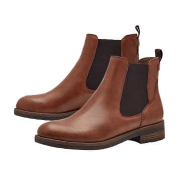 Braune Chelsea-Boots mit seitlichem Elastikeinsatz und flachem Absatz, leicht versetzt nebeneinander platziert