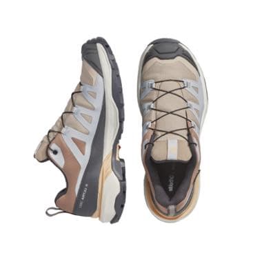 Beige-braune Outdoor-Sneaker mit grauen Details, ein Schuh seitlich, der andere von oben mit Schnürung zu sehen