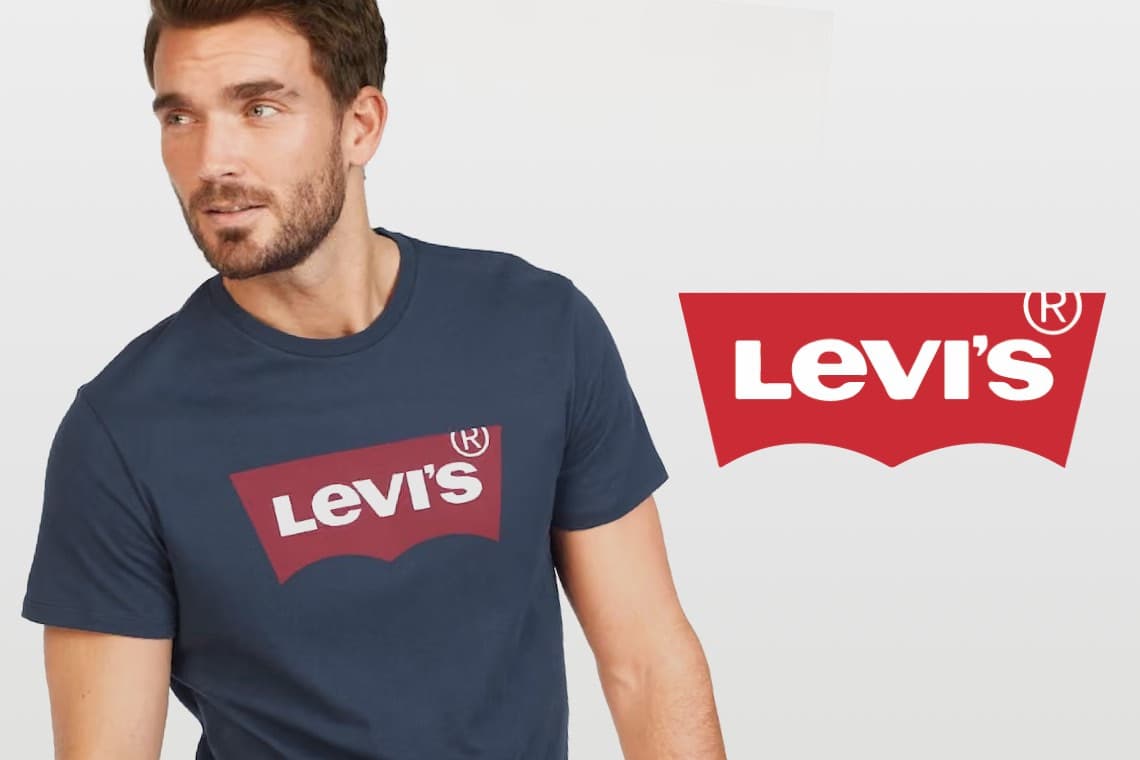 Levi’s Logo auf dunkelblauem T-Shirt – Mann mit Bart schaut nach links