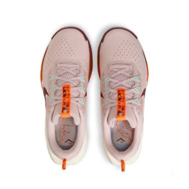 Rosa Sportschuhe mit gemusterten orangenen Schlaufen und türkisfarbenen Schnürsenkeln, Ansicht von oben.