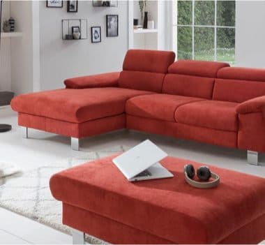 Rote Landhaus-Sofas