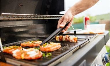 Wissenswertes zum Grillen: Der große BAUR Grillratgeber