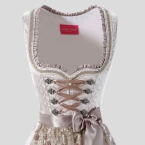 Dirndl mit Herzausschnitt
