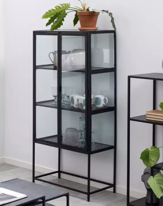 Moderne Glasvitrinen