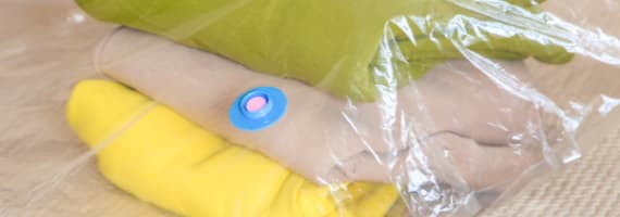 Kleidung im Vakuumbeutel