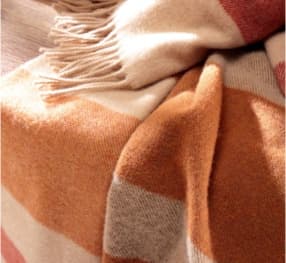 Wolldecken aus recycelten Materialien