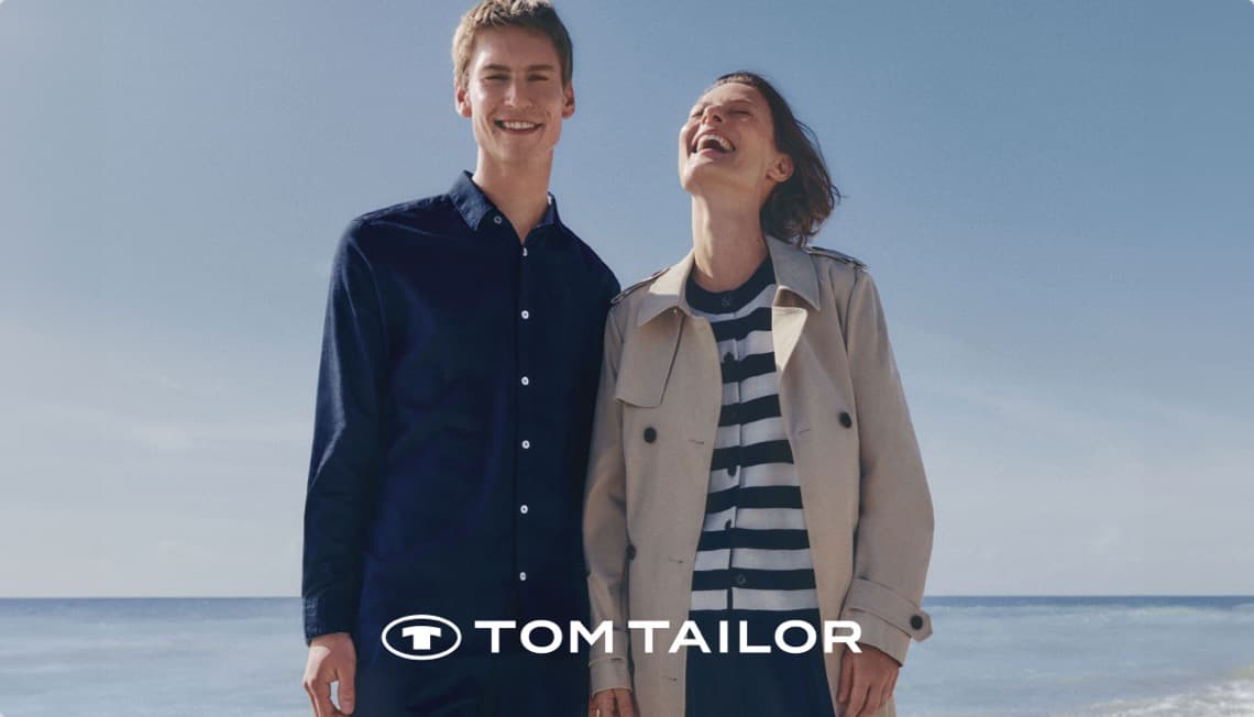 Mann und Frau mit Tom Tailor Jacken am Strand