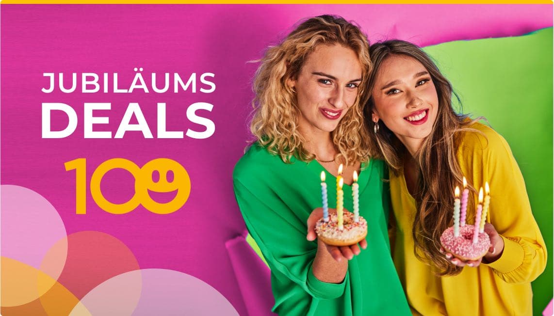 Jubiläums Deals 100 – Zwei Frauen halten Donuts mit Geburtstagskerzen vor einem bunten Hintergrund