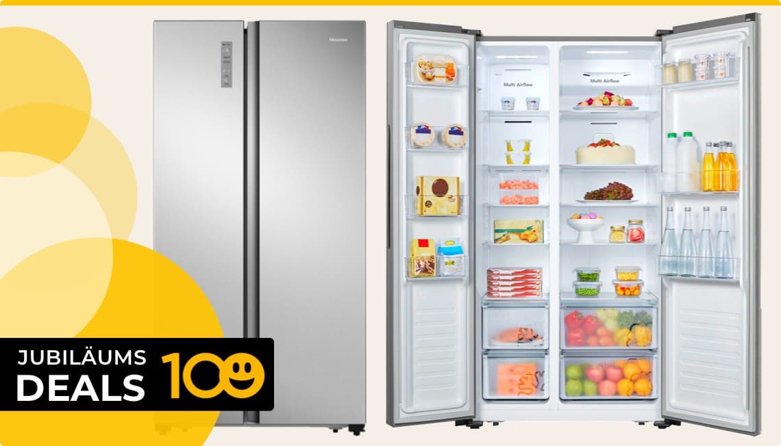 Jubiläums Deals – geöffneter Side-by-Side Kühlschrank mit Lebensmitteln und Getränken, daneben geschlossene Kühlschranktür