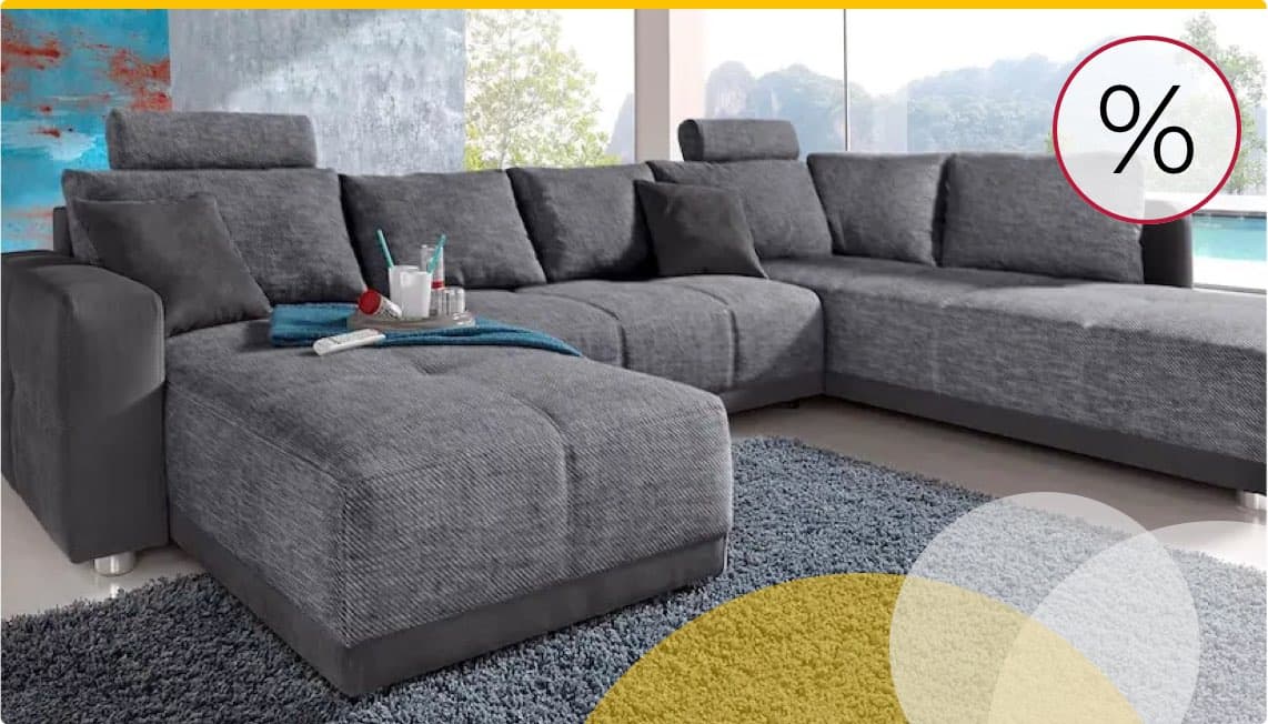 Reduzierte Wohnlandschaften: Großes graues Ecksofa mit Kissen