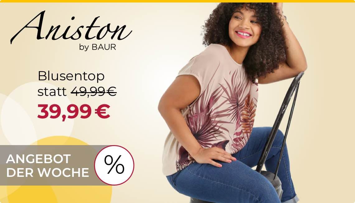Blusentop statt 49,99€ 39,99€ – Angebot der Woche – Frau trägt cremefarbenes Blusentop mit floralem Muster und blaue Jeans