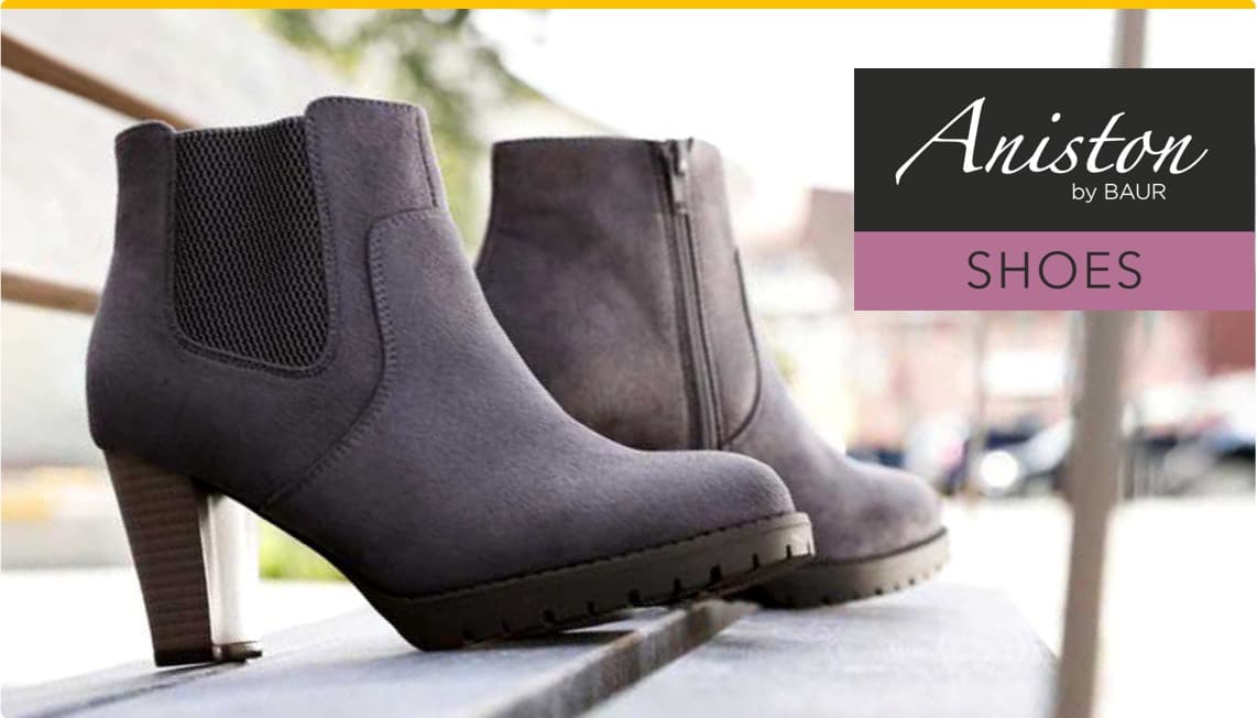 Aniston by Baur Shoes – Zwei dunkelgraue Stiefeletten auf einer Holzbank im Freien
