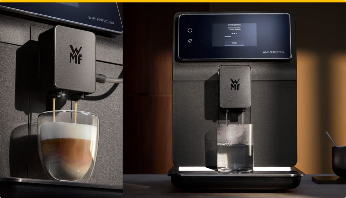 WMF Perfection Kaffeemaschine bereitet Latte Macchiato und reinigt sich mit Wasser in einem Glas