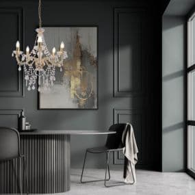 Eleganter Kronleuchter über modernem Tisch und Stuhl in stilvollem Raum mit Kunstwerk an der Wand.