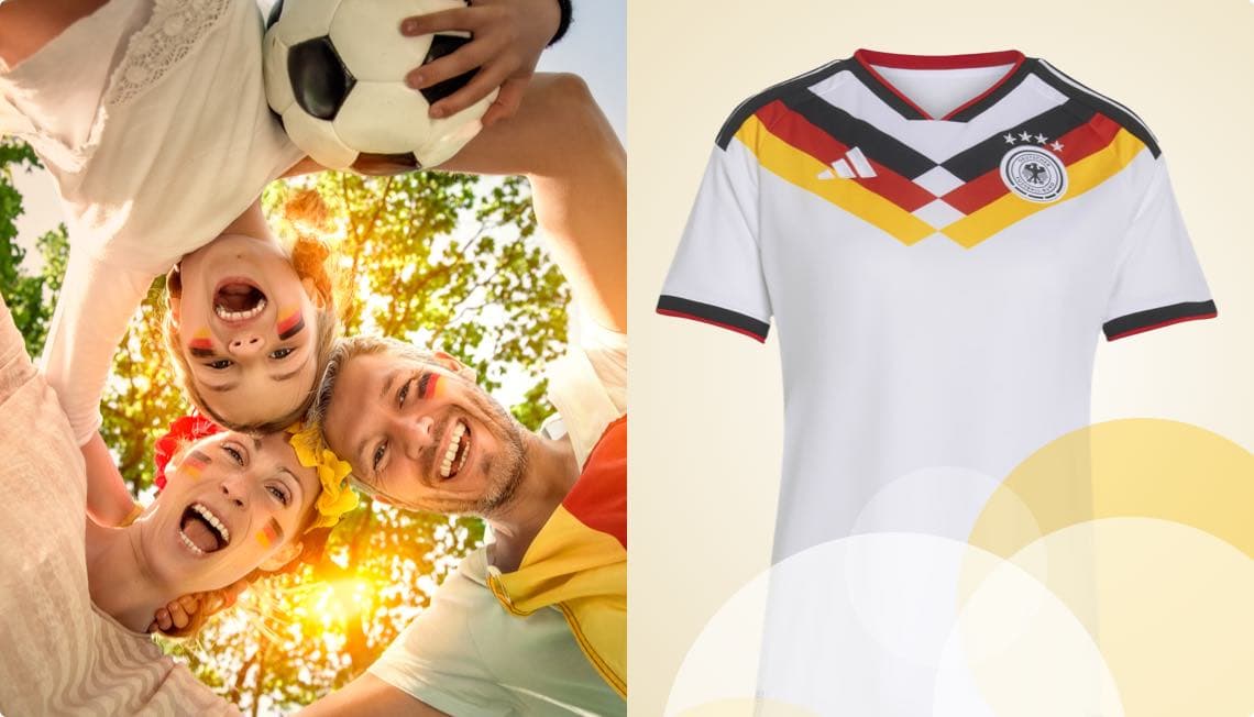 Kinder spielen mit Fußball, Mann trägt Deutschland-Trikot mit schwarz-rot-goldenen Streifen auf weißem Hintergrund.