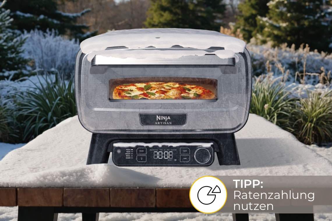 TIPP: Ratenzahlung nutzen – Ninja Artisan Ofen mit Pizza im Schnee auf Holztisch