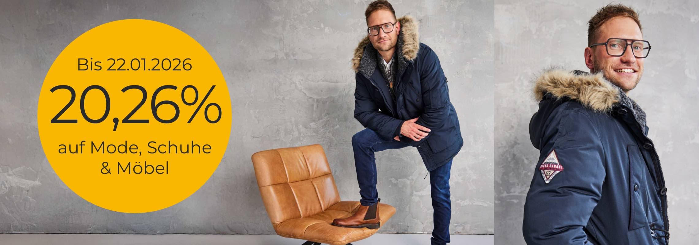 Bis 22.01.2026, 20,26 % auf Mode, Schuhe & Möbel – Mann in Winterjacke steht vor grauer Wand und braunem Sessel