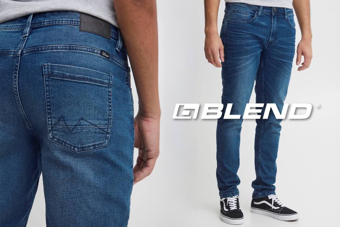 Blend – Mann in blauer Jeans von vorne und hinten, trägt graues T-Shirt und schwarze Sneaker.