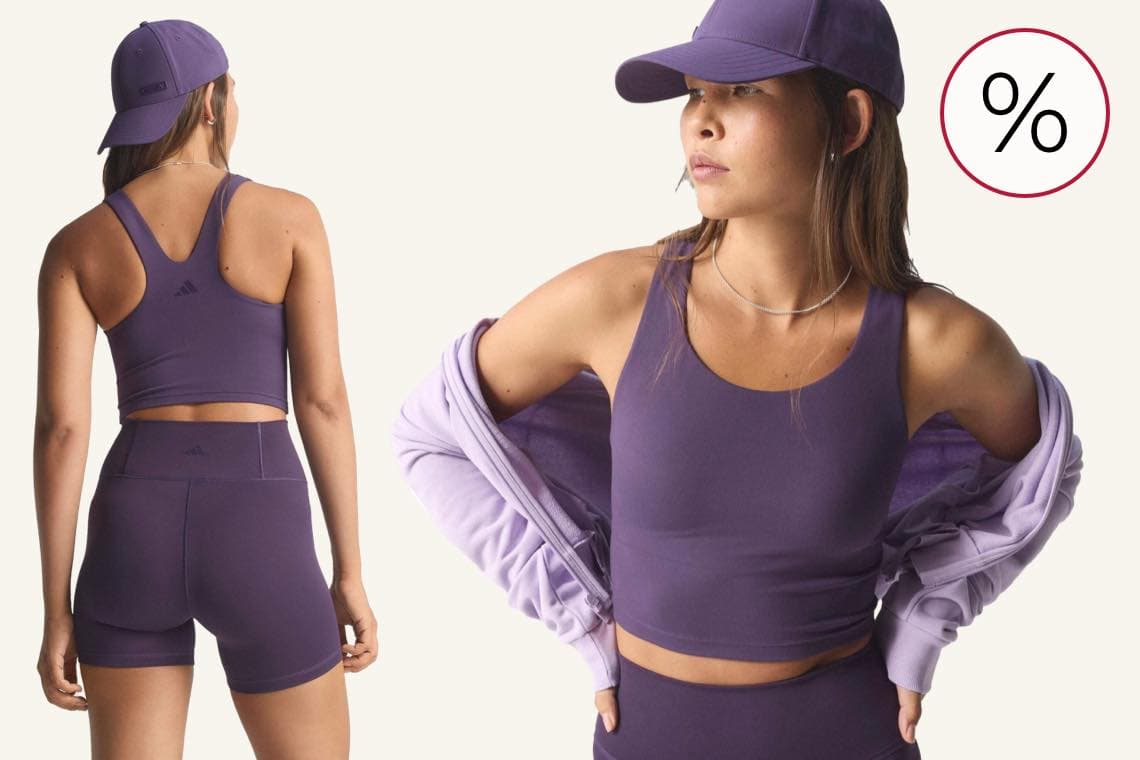 Zwei Ansichten einer Frau in lila Sportkleidung und Baseballkappe, eine Rückansicht und eine Vorderansicht