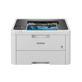 Weißer Brother-Drucker druckt ein farbiges Dokument.