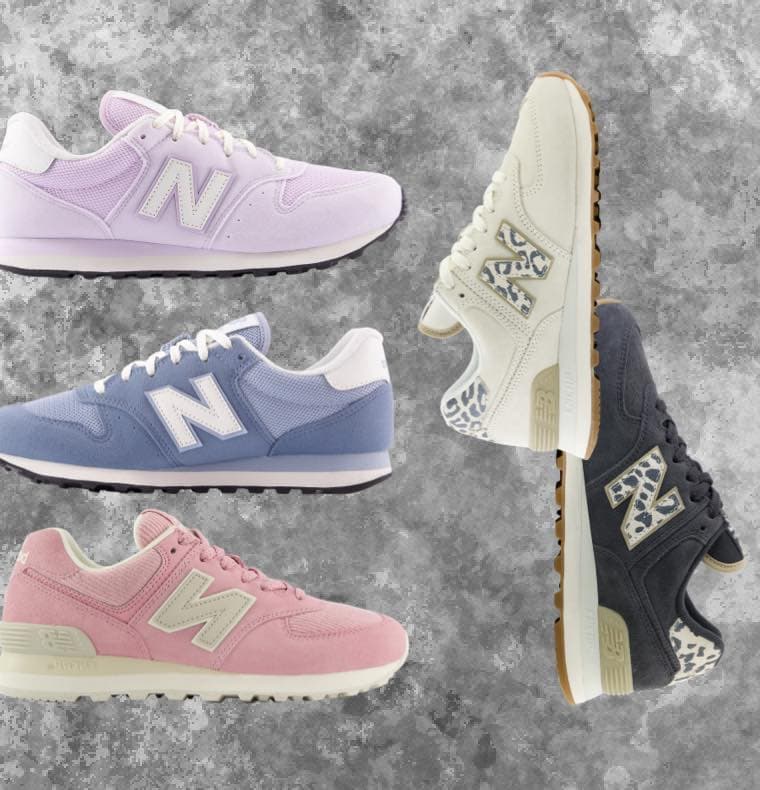 Vier New Balance Sneaker in verschiedenen Farben vor grauem Hintergrund, lila, blau, rosa, weiß und schwarz.