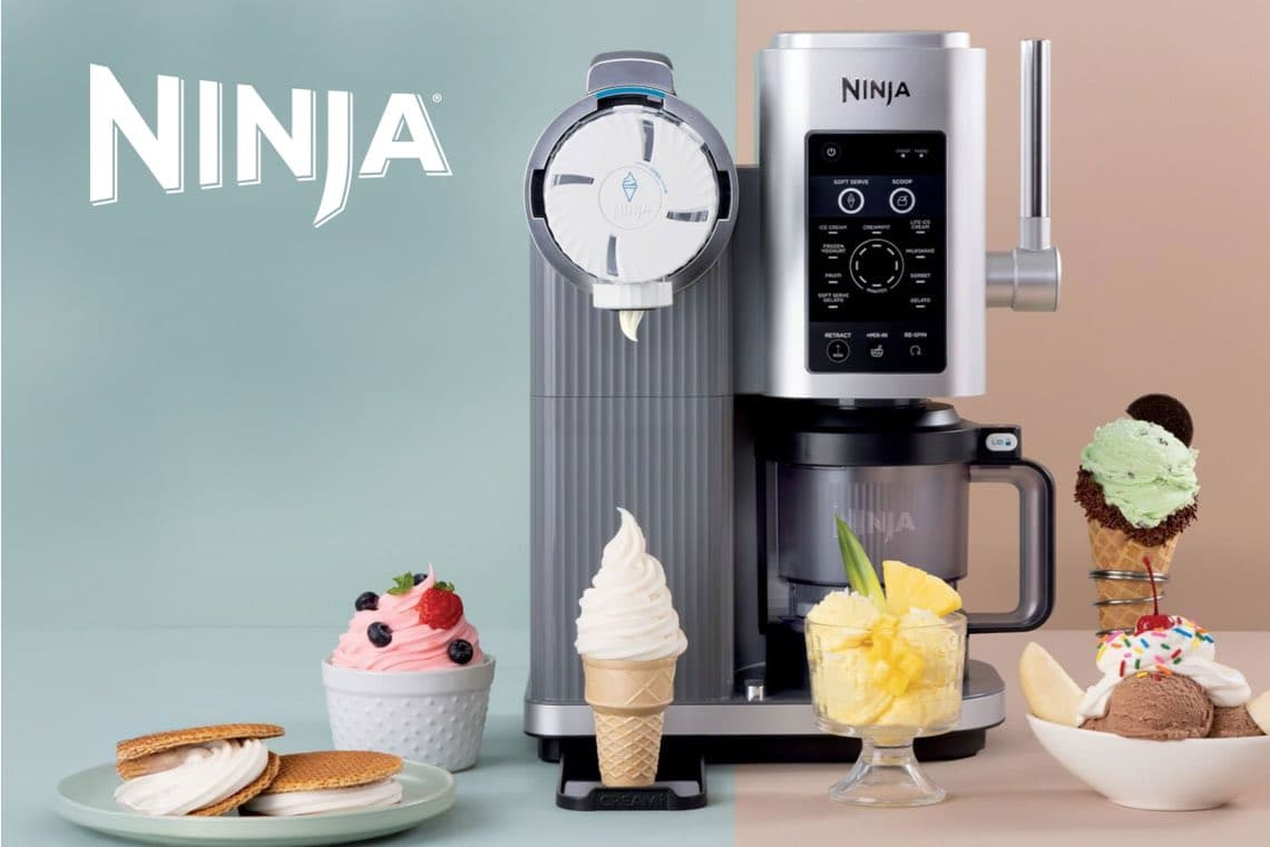 Ninja Eismaschine mit verschiedenen Eissorten, einschließlich Softeis und Eiskugeln in Schalen und Waffeln.