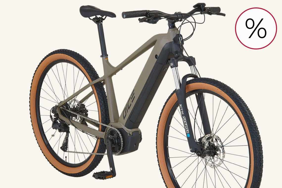%-Zeichen für Angebot – seitliche Ansicht eines E-Bikes mit breiten Reifen und integriertem Akku im Rahmen