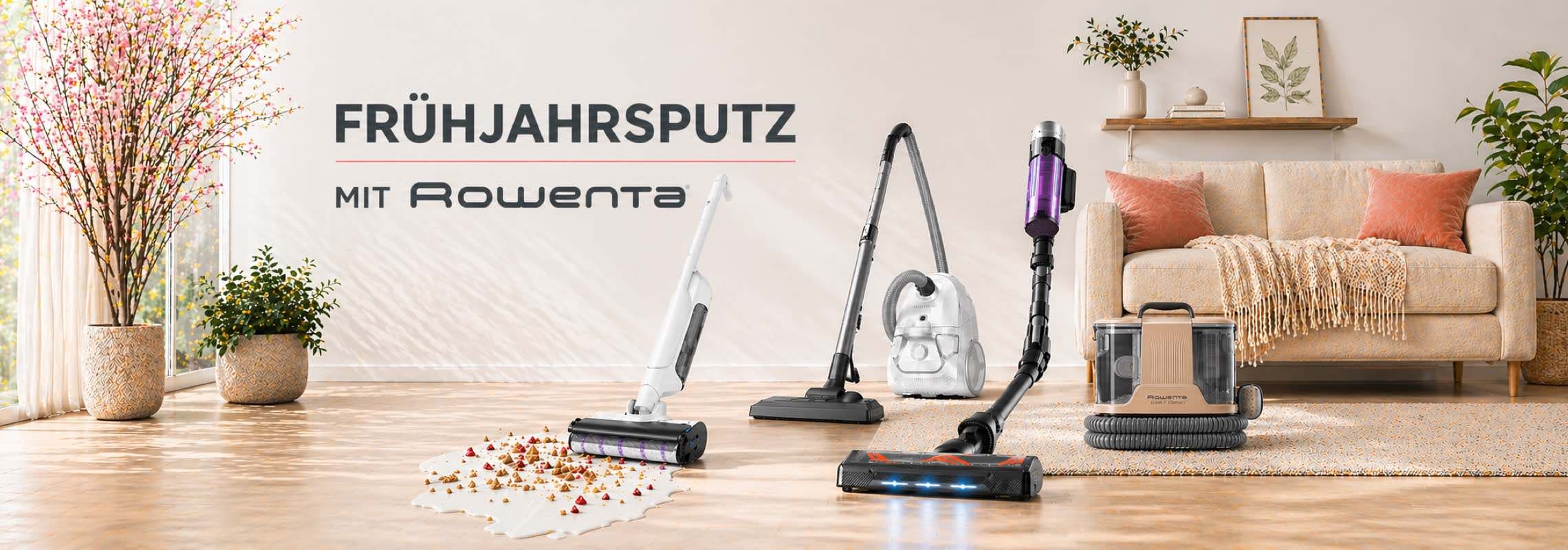 Frühjahrsputz mit Rowenta – mehrere Staubsauger vor Sofa in hellem Wohnzimmer mit Pflanzen