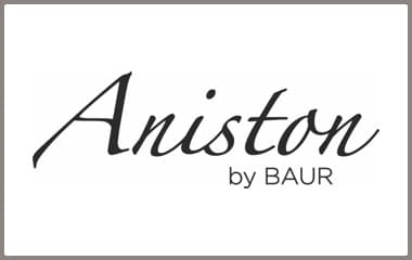 Aniston by BAUR – Markenlogo in schwarzer Schrift auf weißem Hintergrund