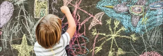 Idee 3: Wand oder Möbel im Kinderzimmer streichen mit Tafelfarbe