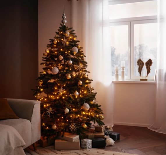 Weihnachtsbaum schmücken und dekorieren