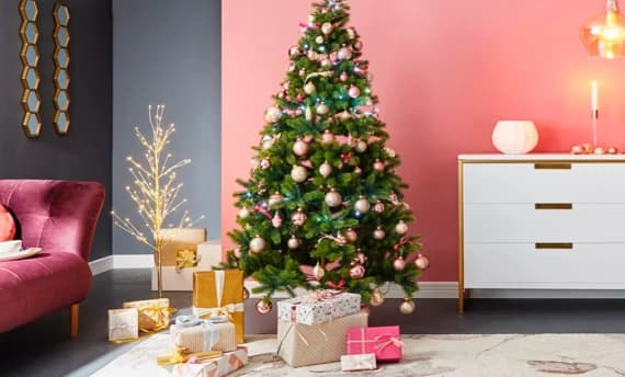 Weihnachtsbaum schmücken