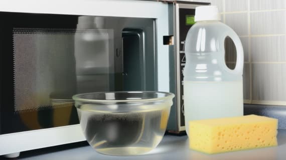 Die Mikrowelle reinigen mit Essig – so geht’s