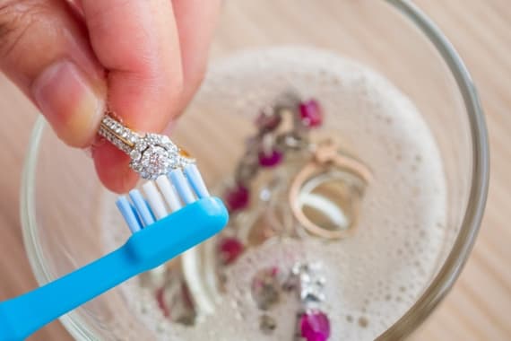 Schmuck reinigen