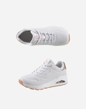 Weiße Sneakers