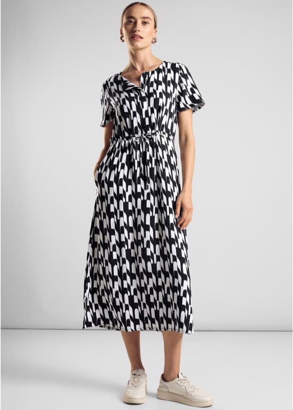 Kleid mit Gürtel
