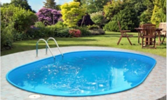 Pool im Garten