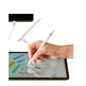 Hand zeichnet mit weißem Eingabestift bunte Linien auf einem Tablet, Stift wird an Tablet angeschlossen