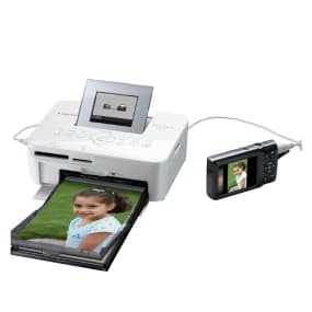 Drucker mit Fotoausgabe, verbunden mit Kamera, Foto eines Kindes wird gedruckt