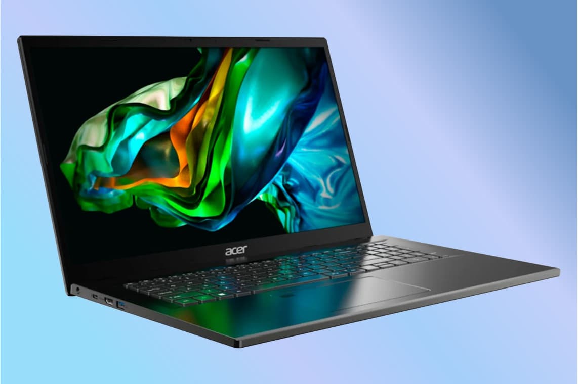 Acer Laptop von schräg vorn, geöffnet mit bunter abstrakter Grafik auf dem Bildschirm vor blauem Hintergrund