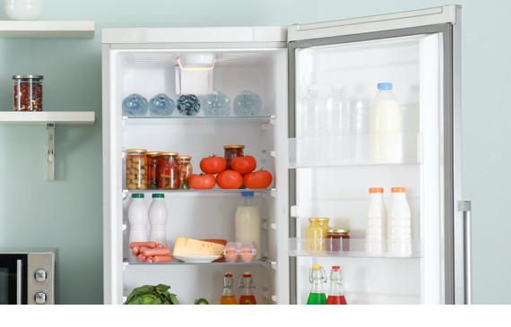 Kühlschrank kühlt nicht mehr, brummt laut oder quietscht – woran liegt‘s?