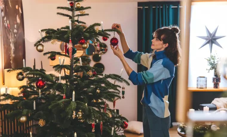 Weihnachtsbaum schmücken