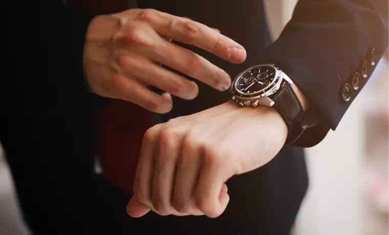 Armbanduhr einstellen