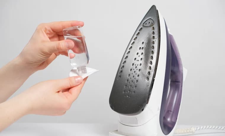 Bügeleisen reinigen