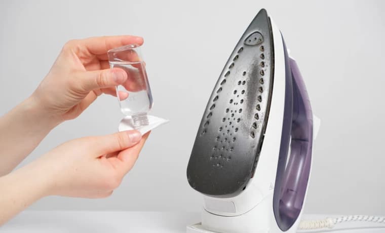 Bügeleisen reinigen