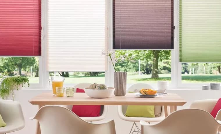 Rollos & Plissees anbringen