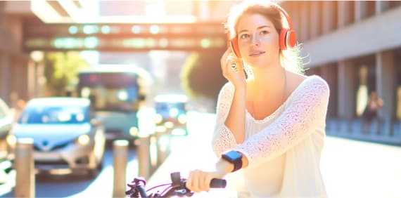 Kopfhörer auf dem Fahrrad