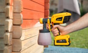 Gartenhäuser streichen