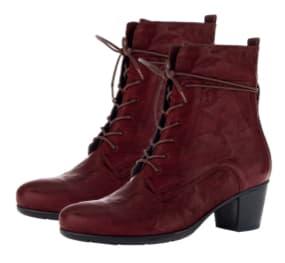 Rote Schnürstiefeletten