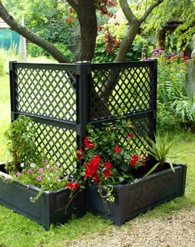 Pflanzkasten mit Rankgitter